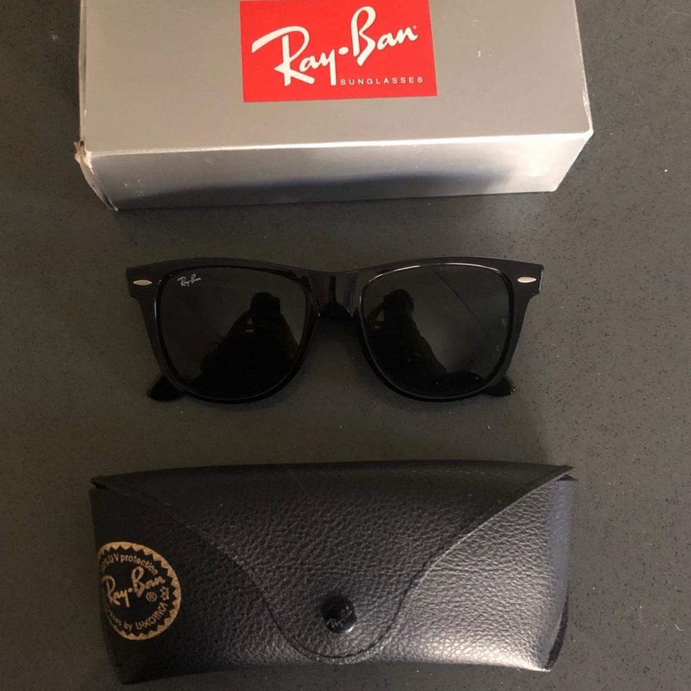 Brand new men’s Ray Ban wayfarers